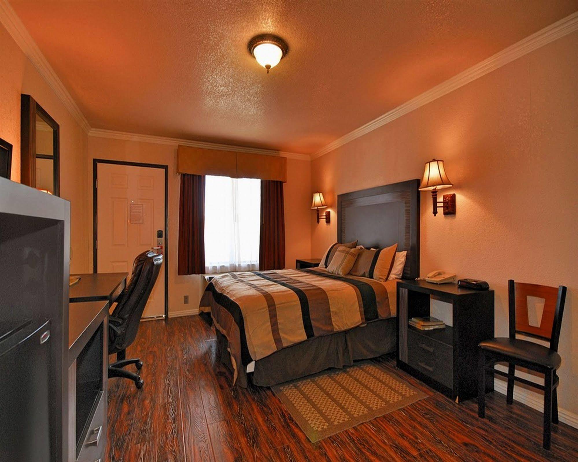 Santa Clarita Motel - Near Six Flags Magic Mountain - Valencia מראה חיצוני תמונה